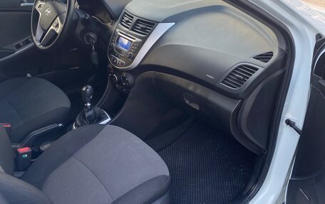 Hyundai Solaris II рестайлинг, 2012 год, 799 999 рублей, 10 фотография