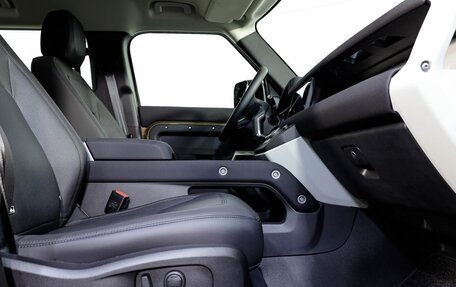 Land Rover Defender II, 2022 год, 6 100 000 рублей, 17 фотография