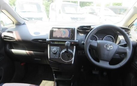 Toyota Wish II, 2013 год, 1 170 000 рублей, 9 фотография