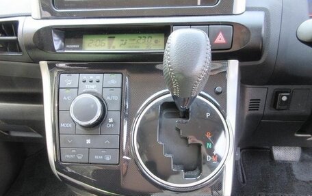 Toyota Wish II, 2013 год, 1 170 000 рублей, 10 фотография
