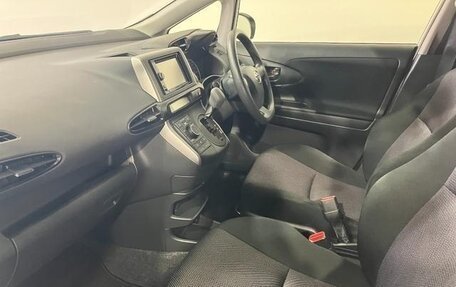 Toyota Wish II, 2016 год, 1 260 000 рублей, 13 фотография