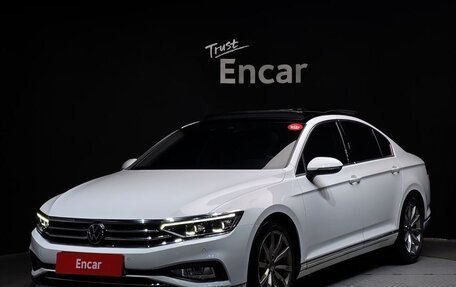 Volkswagen Passat B8 рестайлинг, 2022 год, 2 360 000 рублей, 2 фотография