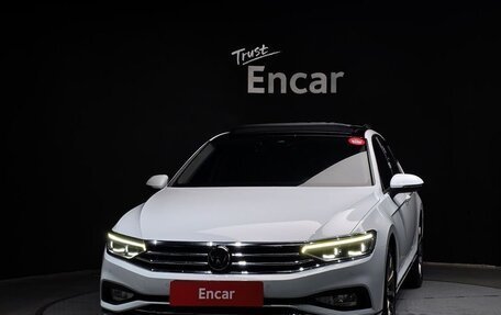 Volkswagen Passat B8 рестайлинг, 2022 год, 2 360 000 рублей, 4 фотография
