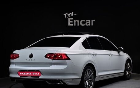 Volkswagen Passat B8 рестайлинг, 2022 год, 2 360 000 рублей, 3 фотография