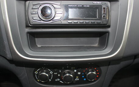 Renault Logan II, 2016 год, 575 000 рублей, 18 фотография