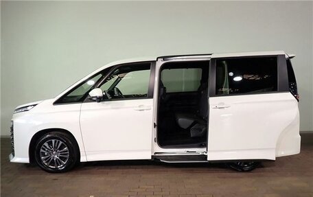 Toyota Voxy, 2025 год, 4 650 000 рублей, 5 фотография