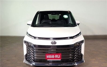 Toyota Voxy, 2025 год, 4 650 000 рублей, 3 фотография