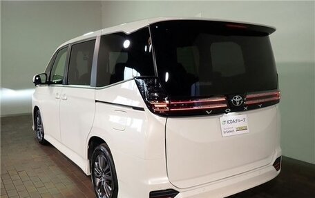 Toyota Voxy, 2025 год, 4 650 000 рублей, 8 фотография
