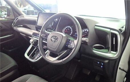 Toyota Voxy, 2025 год, 4 650 000 рублей, 15 фотография