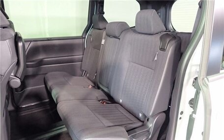 Toyota Voxy, 2025 год, 4 650 000 рублей, 21 фотография