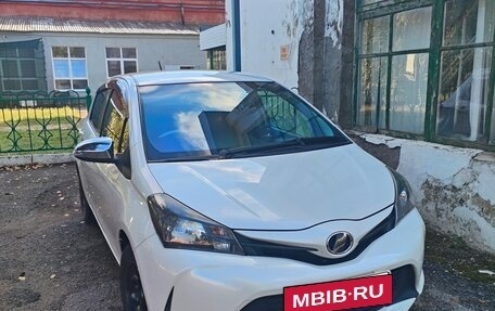 Toyota Vitz, 2015 год, 1 000 000 рублей, 7 фотография
