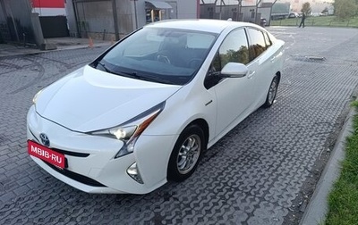 Toyota Prius IV XW50, 2017 год, 1 950 000 рублей, 1 фотография