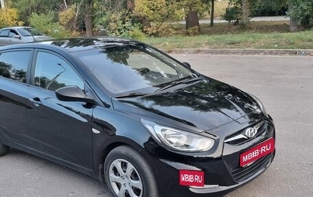 Hyundai Solaris II рестайлинг, 2011 год, 605 000 рублей, 1 фотография