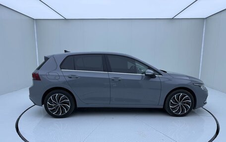 Volkswagen Golf VIII, 2023 год, 2 000 000 рублей, 4 фотография