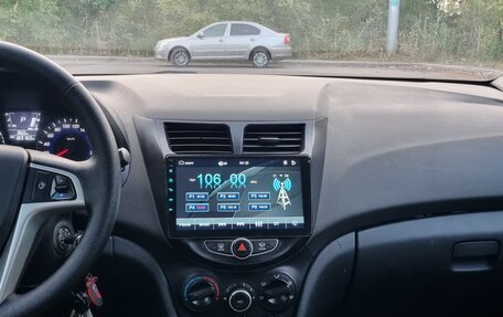 Hyundai Solaris II рестайлинг, 2011 год, 605 000 рублей, 4 фотография