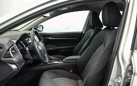 Toyota Camry, 2019 год, 2 550 000 рублей, 10 фотография