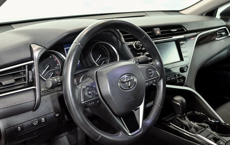 Toyota Camry, 2019 год, 2 550 000 рублей, 15 фотография