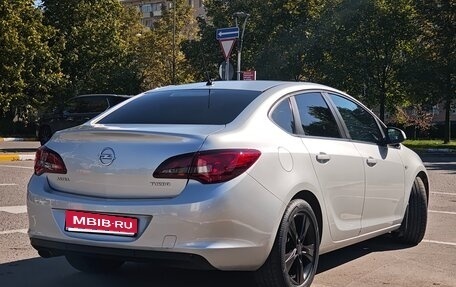 Opel Astra J, 2013 год, 830 000 рублей, 1 фотография
