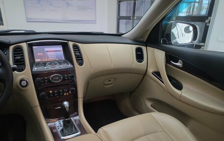 Infiniti QX50 I рестайлинг, 2017 год, 2 200 000 рублей, 16 фотография