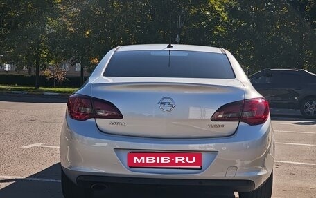 Opel Astra J, 2013 год, 830 000 рублей, 3 фотография