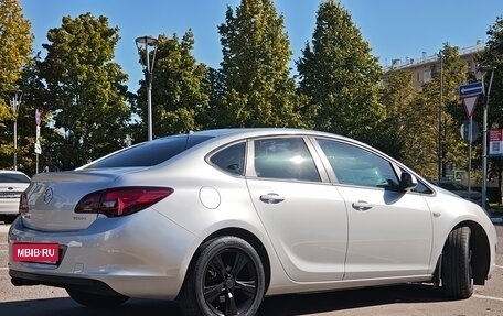 Opel Astra J, 2013 год, 830 000 рублей, 2 фотография