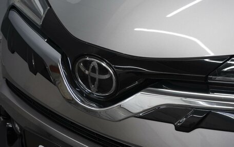 Toyota C-HR I рестайлинг, 2018 год, 1 865 000 рублей, 9 фотография