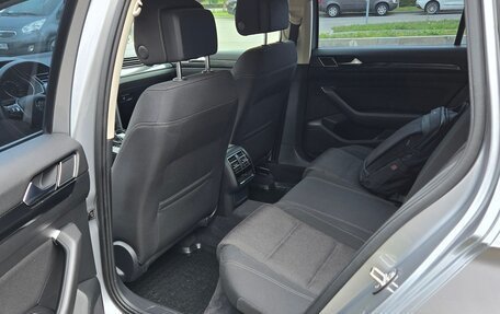 Volkswagen Passat B8 рестайлинг, 2017 год, 1 700 000 рублей, 14 фотография