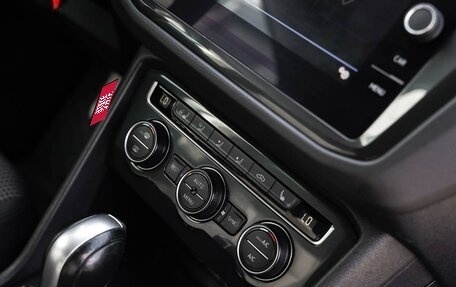 Volkswagen Tiguan II, 2020 год, 2 350 000 рублей, 26 фотография