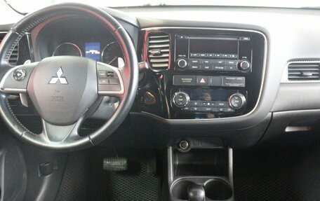Mitsubishi Outlander III рестайлинг 3, 2014 год, 1 500 000 рублей, 7 фотография