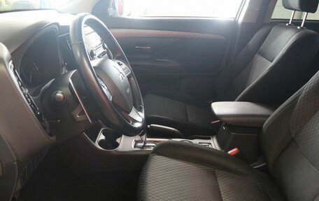 Mitsubishi Outlander III рестайлинг 3, 2014 год, 1 500 000 рублей, 15 фотография