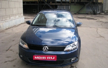 Volkswagen Jetta VI, 2013 год, 1 000 000 рублей, 2 фотография