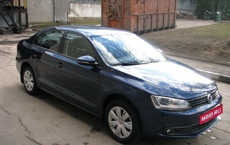 Volkswagen Jetta VI, 2013 год, 1 000 000 рублей, 3 фотография