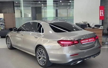 Mercedes-Benz E-Класс, 2022 год, 4 450 000 рублей, 2 фотография