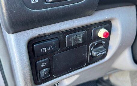 Toyota Land Cruiser 100 рестайлинг 2, 2004 год, 2 800 000 рублей, 9 фотография