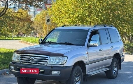 Toyota Land Cruiser 100 рестайлинг 2, 2004 год, 2 800 000 рублей, 3 фотография