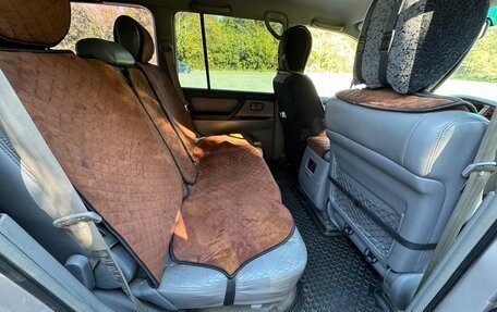 Toyota Land Cruiser 100 рестайлинг 2, 2004 год, 2 800 000 рублей, 12 фотография