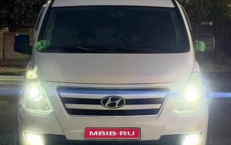 Hyundai H-1 II рестайлинг, 2014 год, 2 100 000 рублей, 1 фотография