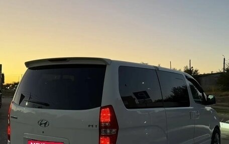 Hyundai H-1 II рестайлинг, 2014 год, 2 100 000 рублей, 4 фотография