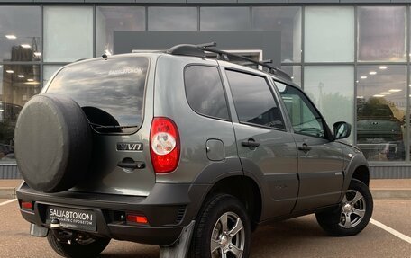 Chevrolet Niva I рестайлинг, 2017 год, 750 000 рублей, 3 фотография