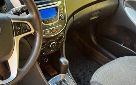 Hyundai Solaris II рестайлинг, 2011 год, 530 000 рублей, 13 фотография