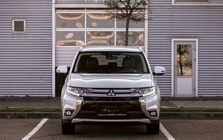 Mitsubishi Outlander III рестайлинг 3, 2018 год, 1 585 000 рублей, 2 фотография