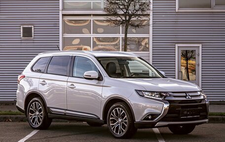 Mitsubishi Outlander III рестайлинг 3, 2018 год, 1 585 000 рублей, 3 фотография