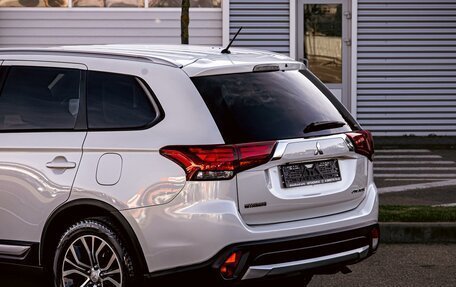 Mitsubishi Outlander III рестайлинг 3, 2018 год, 1 585 000 рублей, 8 фотография