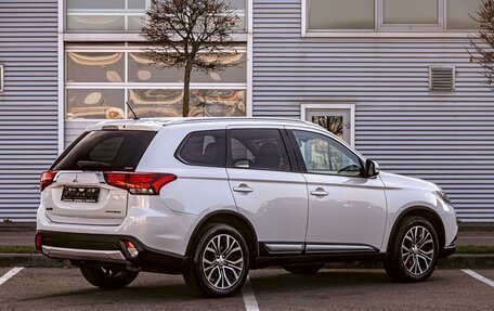 Mitsubishi Outlander III рестайлинг 3, 2018 год, 1 585 000 рублей, 6 фотография
