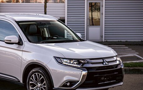 Mitsubishi Outlander III рестайлинг 3, 2018 год, 1 585 000 рублей, 7 фотография