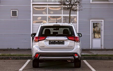 Mitsubishi Outlander III рестайлинг 3, 2018 год, 1 585 000 рублей, 5 фотография