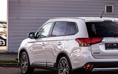 Mitsubishi Outlander III рестайлинг 3, 2018 год, 1 585 000 рублей, 10 фотография