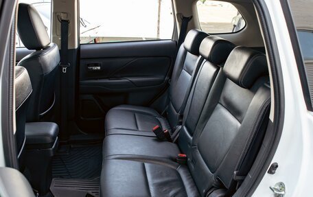 Mitsubishi Outlander III рестайлинг 3, 2018 год, 1 585 000 рублей, 16 фотография