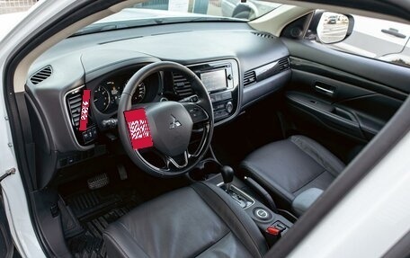 Mitsubishi Outlander III рестайлинг 3, 2018 год, 1 585 000 рублей, 13 фотография