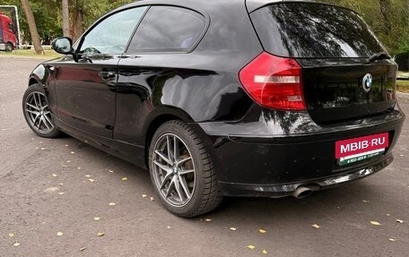 BMW 1 серия, 2011 год, 800 000 рублей, 2 фотография